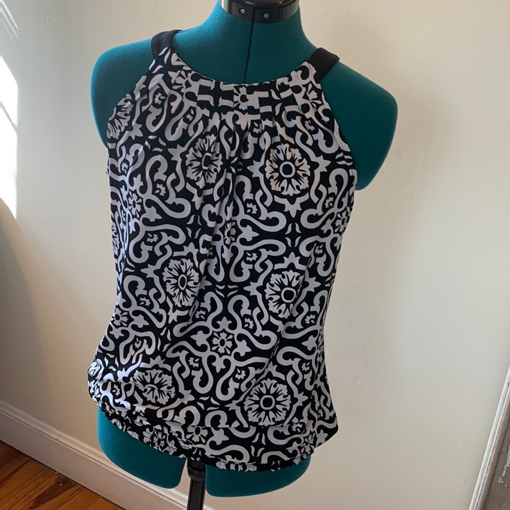 White House / Black Market top